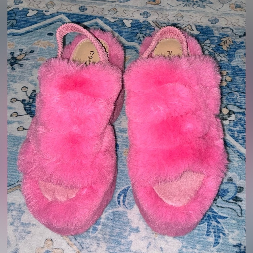 Fashion Nova Vibrant Pink Fuzzy Platform Shoes (NWOT)